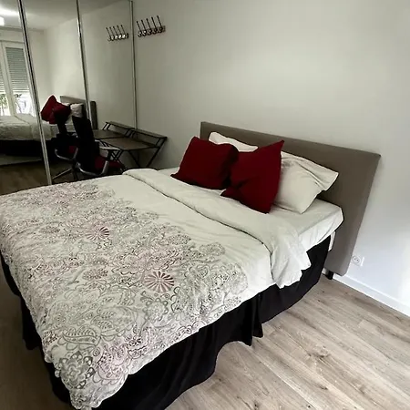 Cozy 3 With Terrace Between Paris &